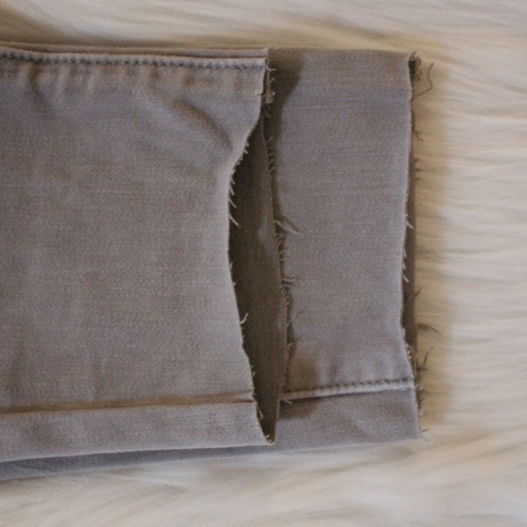 American Eagle, gray  360 Super Stretch Jegging frayed pants - Picture 9 of 9